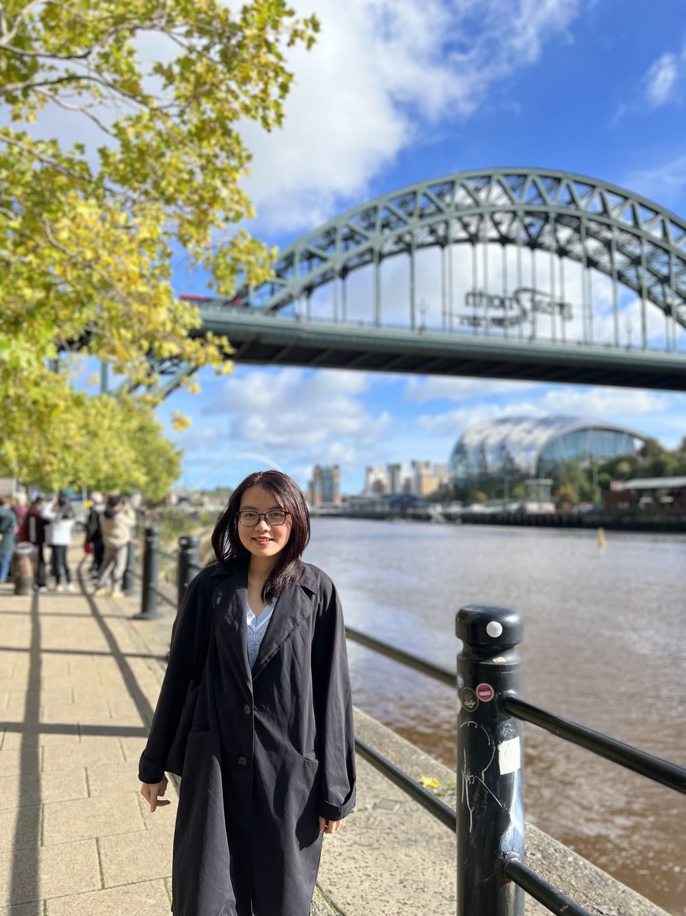 Trâm bên cầu Tyne, Newcastle, Anh